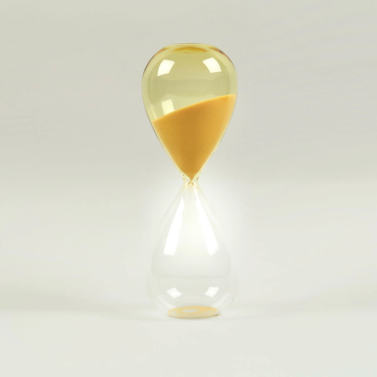 HAY Glass Sand Timer - Large - Light Yellow 4 HAY Glass Sand Timer - Large - Light Yellow