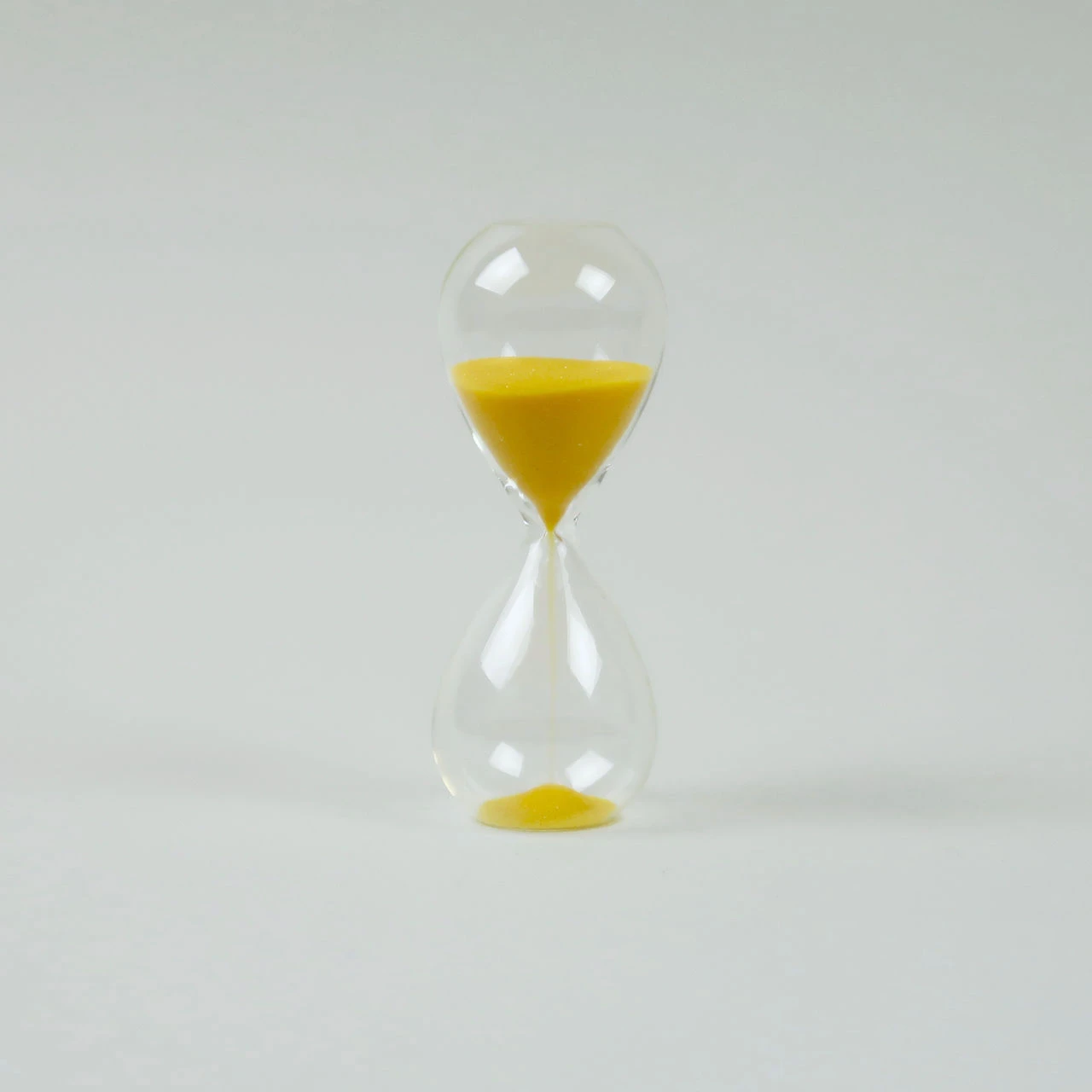 HAY Glass Sand Timer - Small - Lemon Yellow 4 HAY Glass Sand Timer - Small - Lemon Yellow