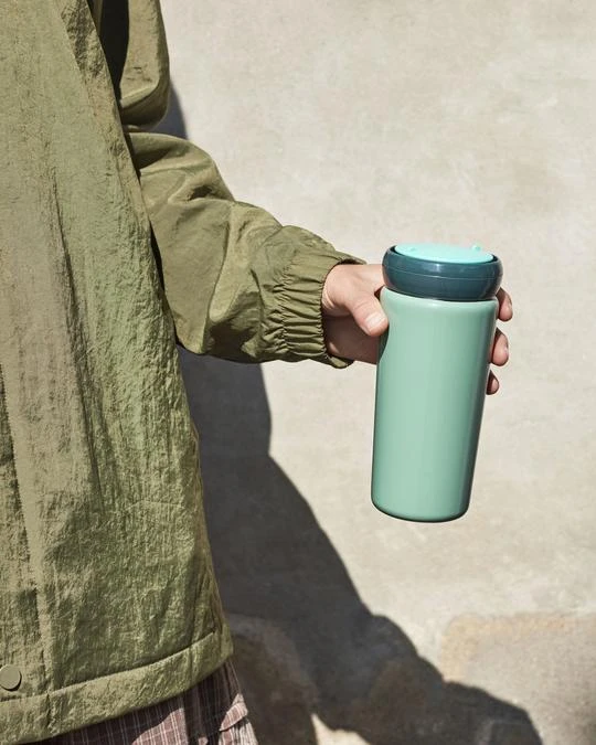 HAY Vaso Portátil Travel Cup 0.5l Mint 4 HAY Vaso Portátil Travel Cup 0.5l Mint